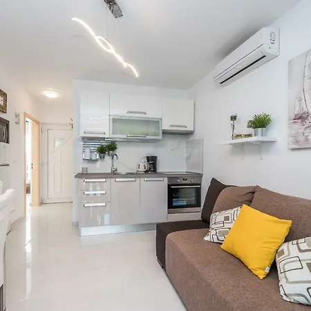 Holzinger Apartment *